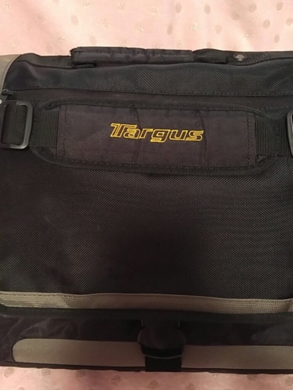 Targus Messenger Unisex Laptop Computer Briefcase Heavy Duty Travel Bag